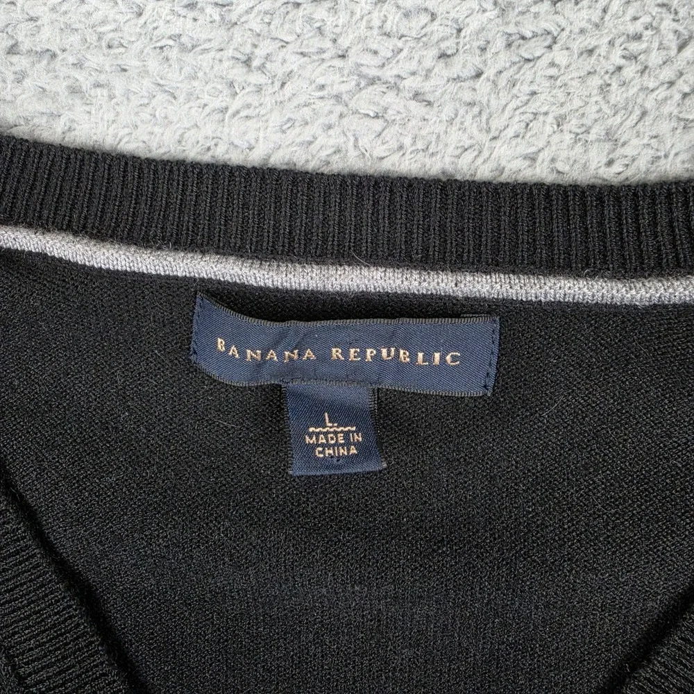 Banana Republic Cashmere Blend Sweater Mens L Black Silk V-Neck Fine Knit Solid